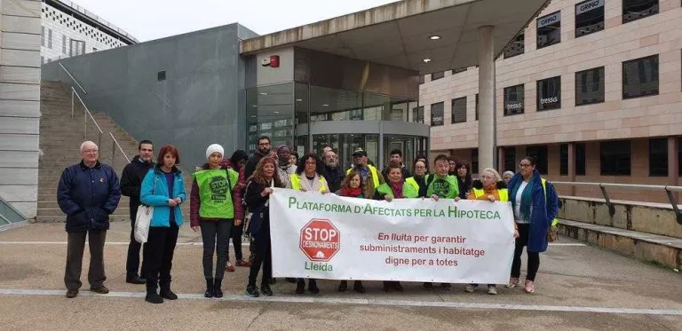 Ibercaja retira la denúncia contra la PAH, que encartella la seu d’un altre banc