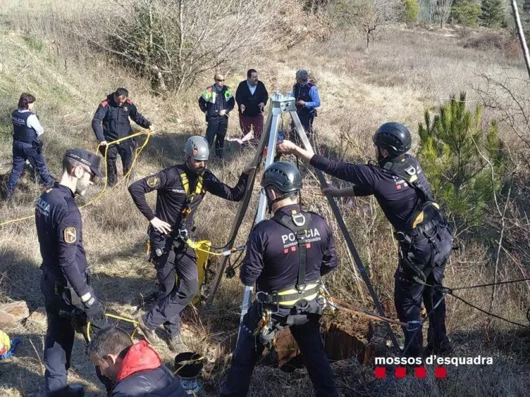 Inspeccionen un pou perillós a Coll de Nargó