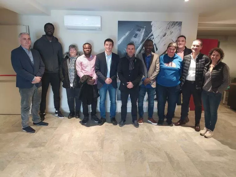Clubs ajuden a recollir roba esportiva per al Senegal