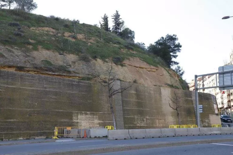 Estudien elevar el mur del talús de Gardeny contra despreniments