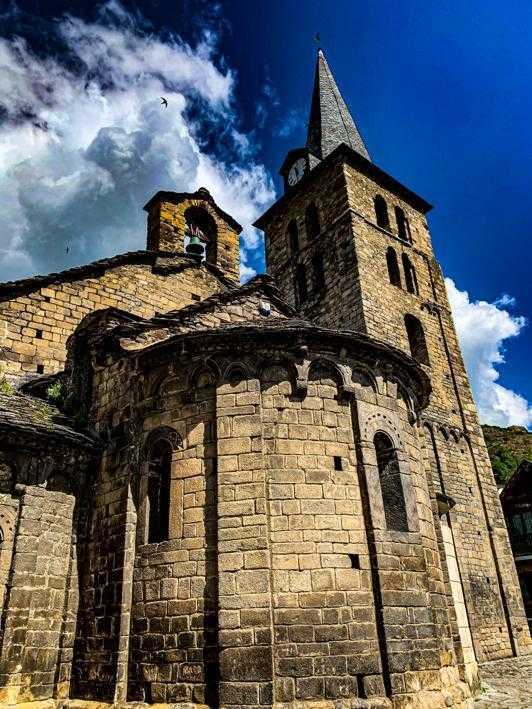 L’església romànica de la Purificació de Bossòst.