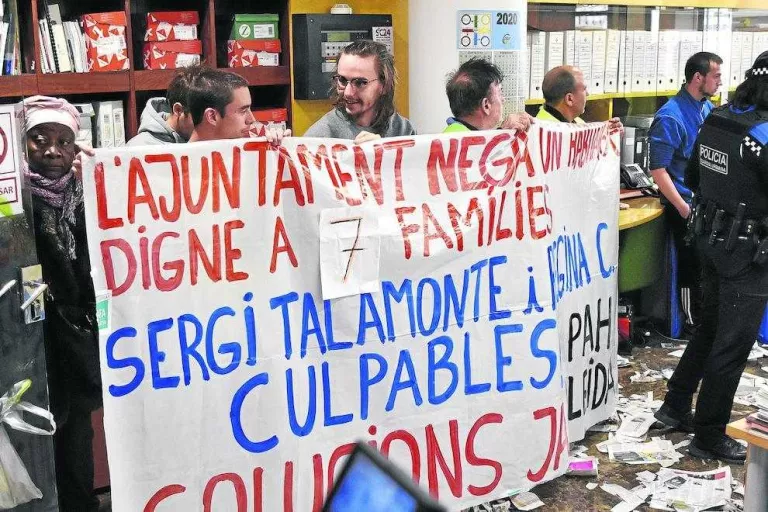Conflicte entre la Paeria i la PAH, que ocupa dos oficines