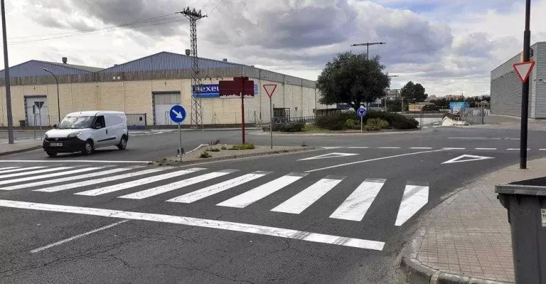 La Paeria millora la senyalització vertical i horitzontal del Polígon Industrial El Segre