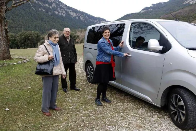 Taxistes perquè la gent gran del Solsonès vagi al metge