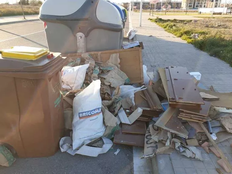 Veïns de Magraners insten a multar incívics que aboquen residus