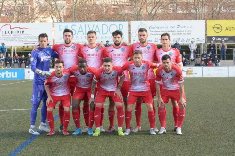 Formació inicial del Lleida diumenge passat al camp de l’AE Prat.