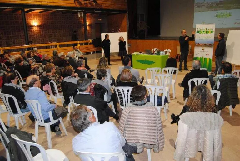 L’acte va omplir de veïns el local social de Castellnou.
