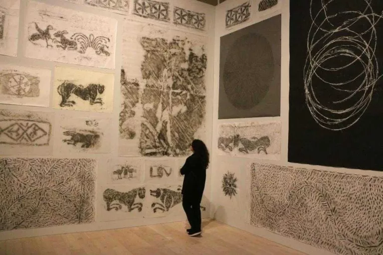 L’artista va utilitzar la tècnica del ‘frottage’ per crear les obres.