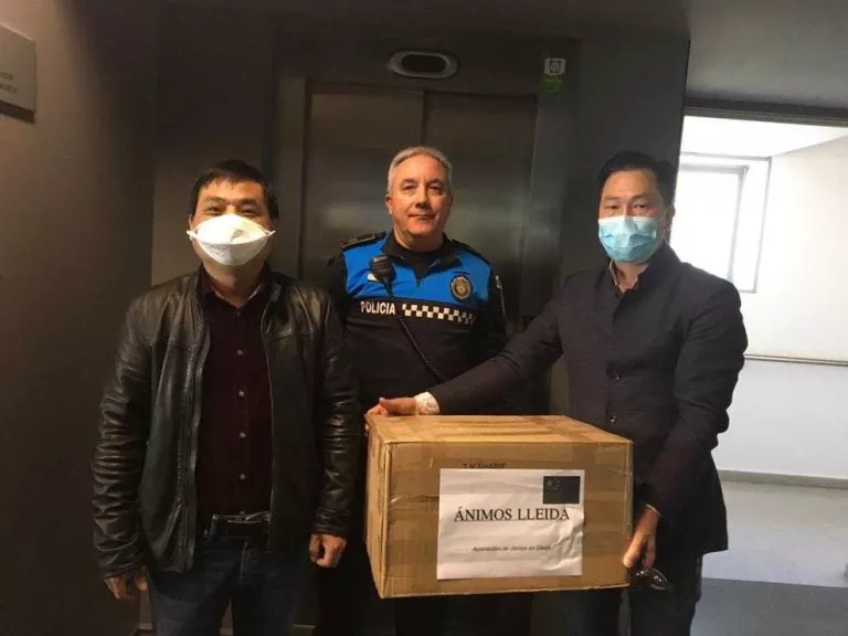 L’associació de xinesos dóna 2.000 màscares