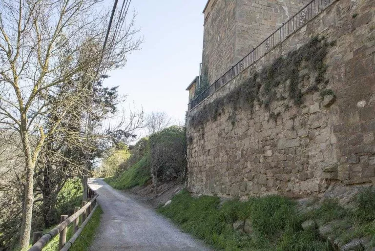Torà construirà un pas elevat per connectar la muralla medieval