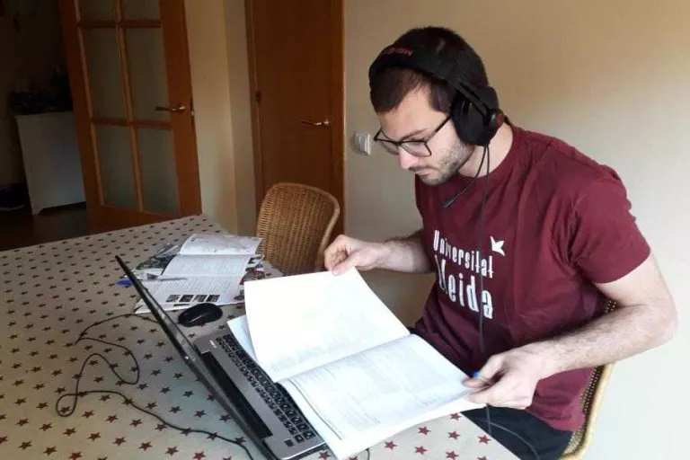 Alumnes amb ‘fractura digital’