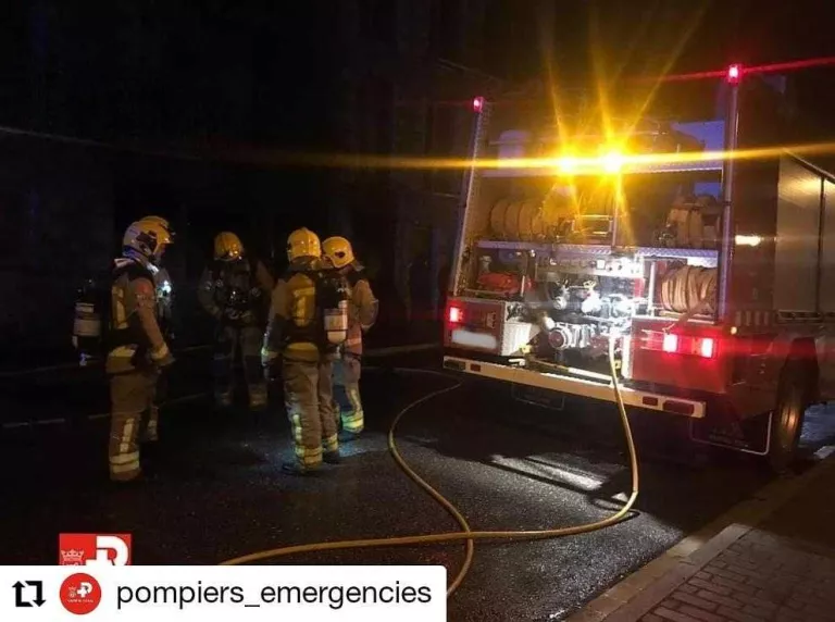 Sufoquen un incendi en una casa en obres a Tredòs