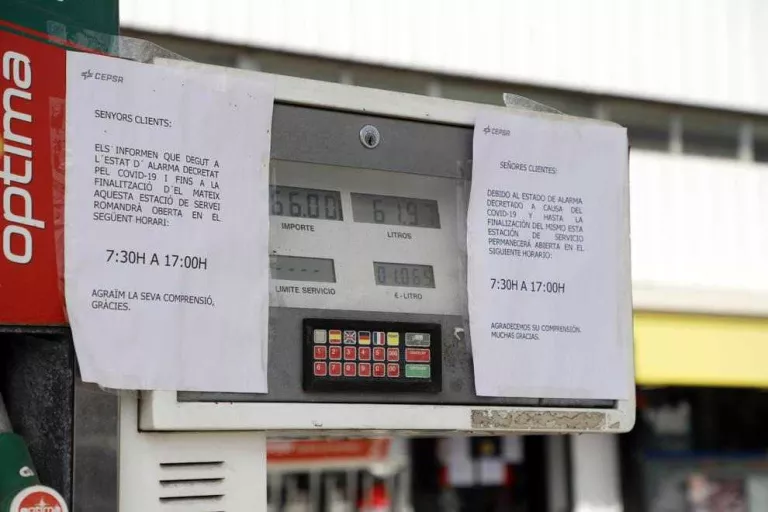 Les gasolineres, obertes com a servei públic, gairebé sense vendes