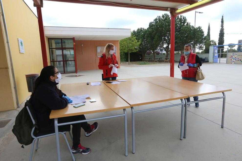Les famílies de 4.800 infants amb beca menjador reben targetes moneder