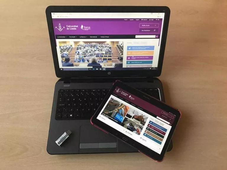 La UdL cedeix 5 tablets a alumnes sense ordinador i paga dades a una desena