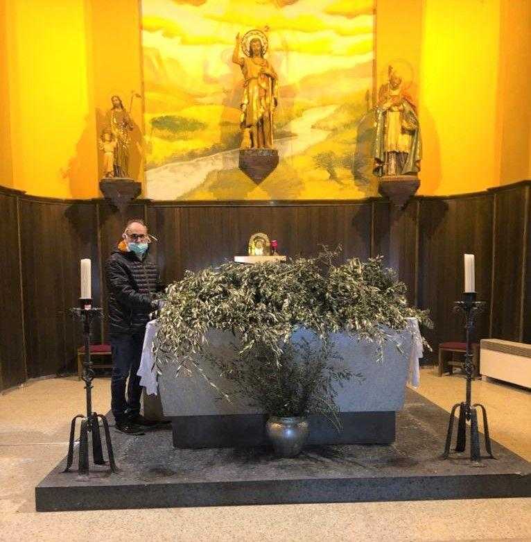 Retransmissió en línia de la missa ahir des de la capella de la Congregació dels Dolors de Lleida.
