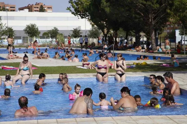 A licitació els socorristes de 7 piscines municipals