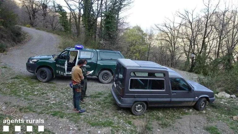 Denunciat al ser sorprès practicant escalada a Senterada