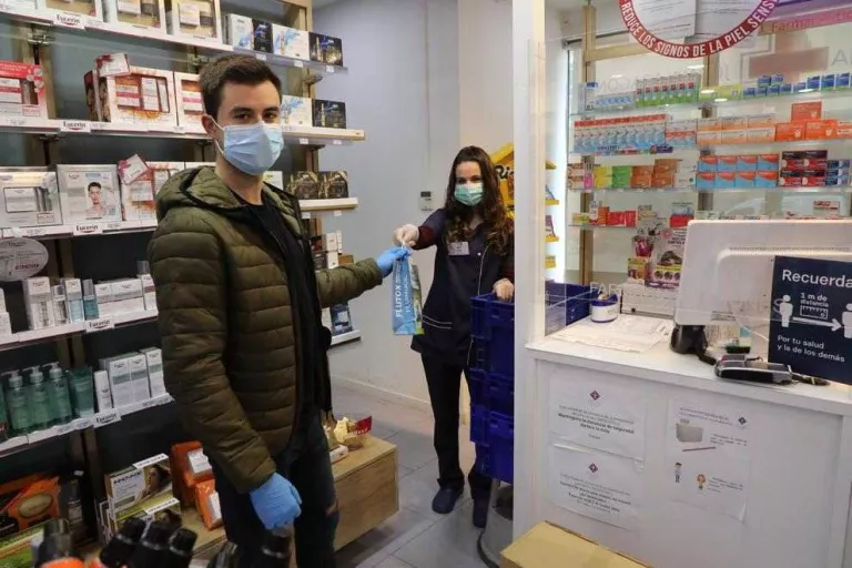 Farmàcies a primera línia