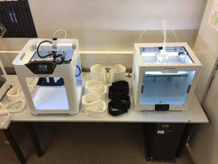 Robòtica de la UdL fabrica 600 viseres de protecció