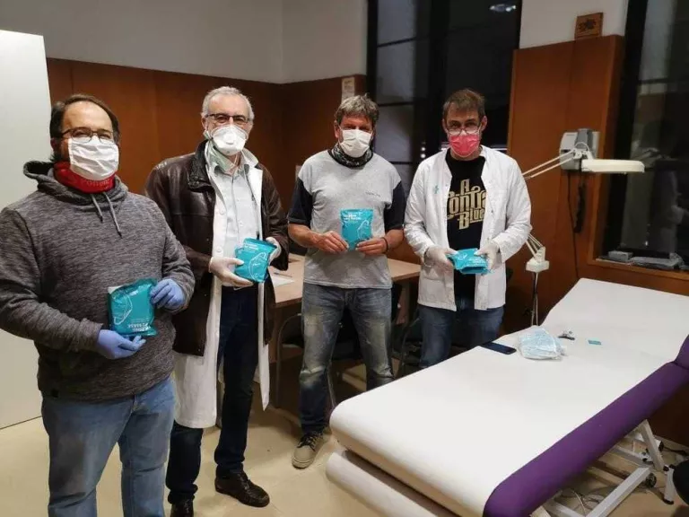 Montoliu entrega mascaretes per al consultori local