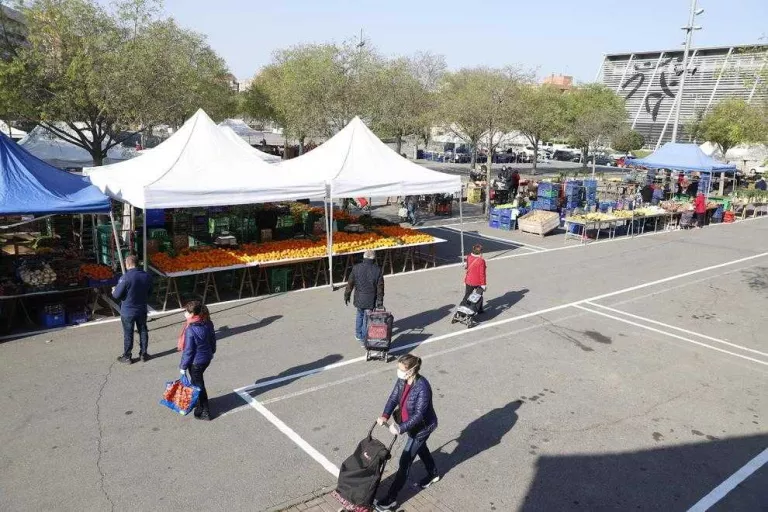 El mercat de fruita i verdura de Barris Nord torna aquest dissabte