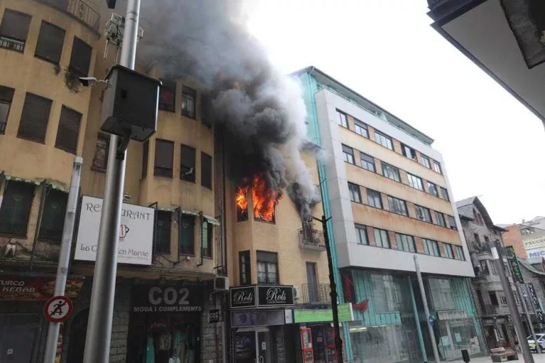 Imatge de l’incendi que es va produir dissabte al migdia.