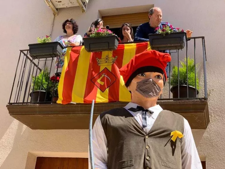 Cercavila amb els gegants Tonet i Àgueda a Penelles