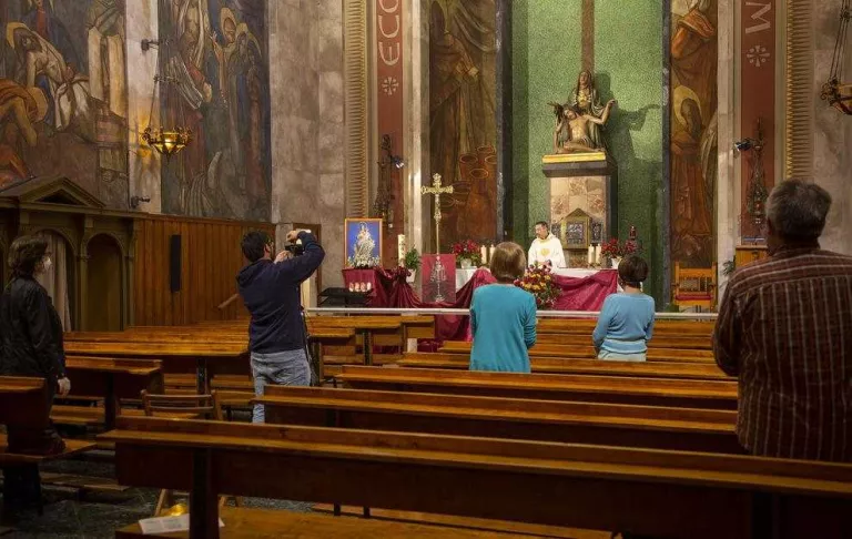 Les esglésies preparen el retorn de fidels