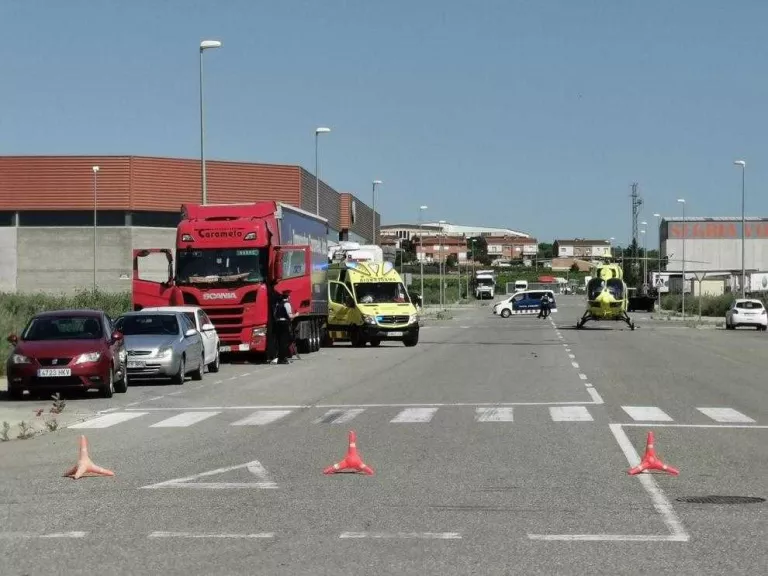 Greu un camioner a l’explotar-li una bombona a Torrefarrera