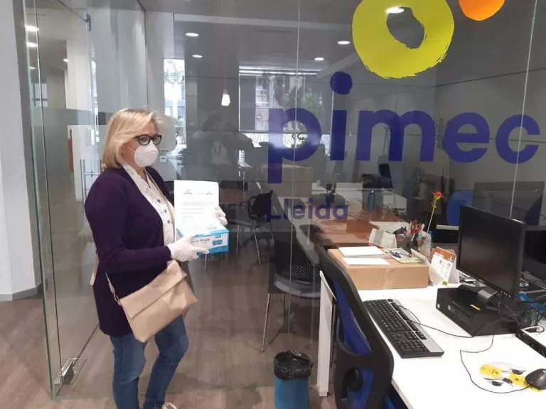 Pimec reparteix 650 mascaretes i 45 termòmetres a setanta empreses
