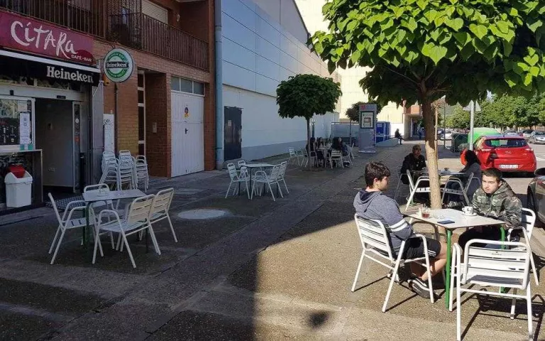 Fraga torna taxes de terrasses i no cobrarà llicències fins al 2022
