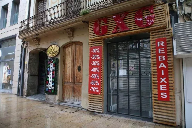 El comerç demana fer rebaixes i acusa l'Estat de crear confusió