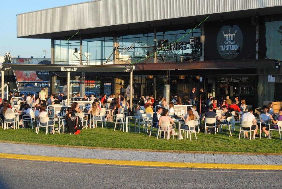 Els pobles converteixen les terrasses en els primers punts de trobada