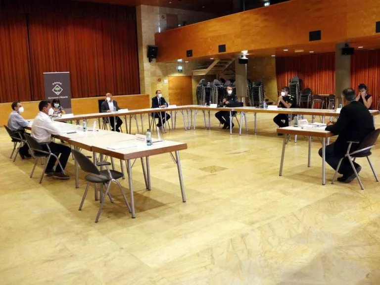 La baixa incidència del virus a Alcarràs “normalitza” la campanya de la fruita 2020