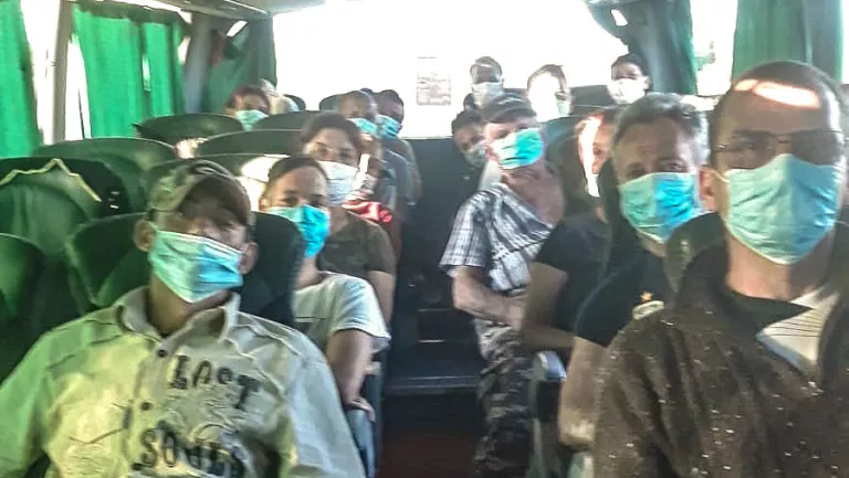 Arriben 250 temporers romanesos en autobusos organitzats per Afrucat