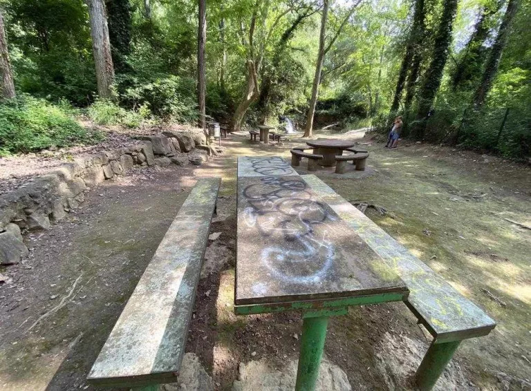 Denuncien vandalisme en un parc de Sanaüja