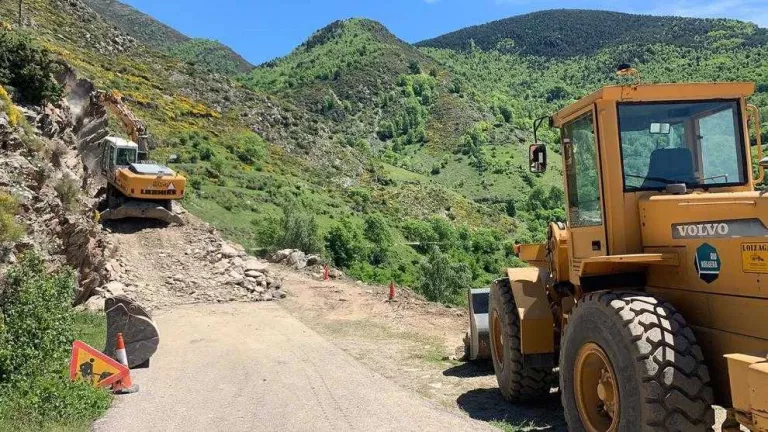 Estabilitzen el talús de la via de Llavorre i Burgo