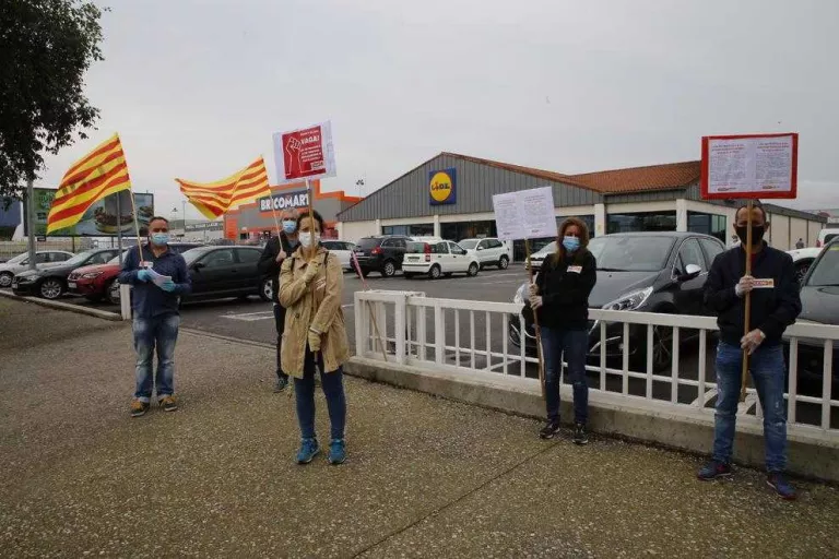 Protesta sindical a Lidl a Lleida i clausura a Fraga amb una jornada de vaga