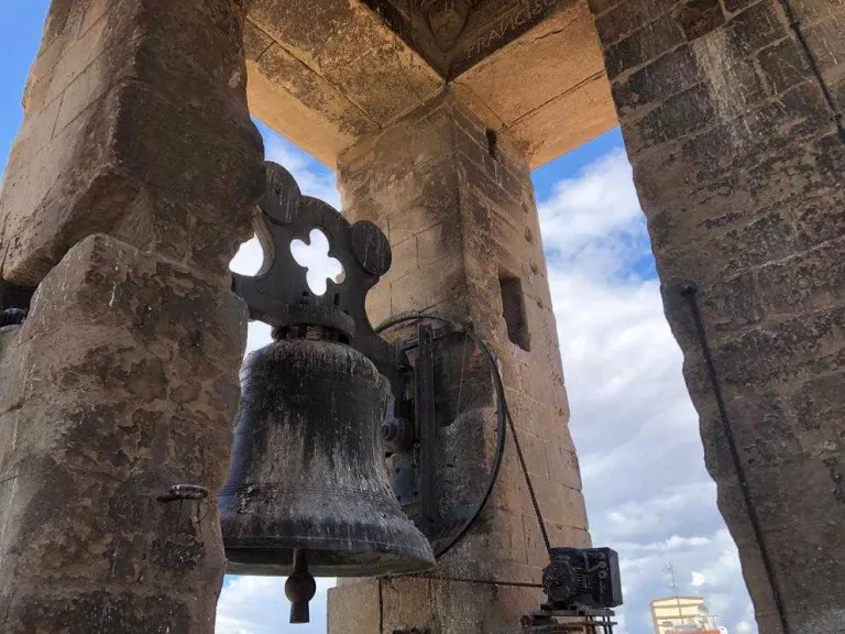 Netegen el campanar d'Agramunt