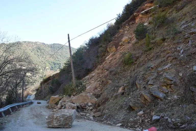 Obres per evitar despreniments en accessos a pobles de les Valls de Valira