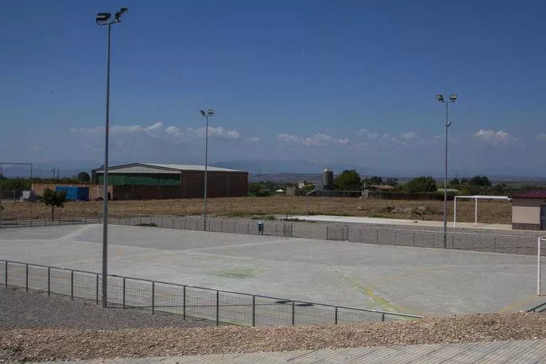Vilagrassa treu la construcció de la seua primera piscina a licitació