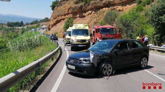 Sis ferits, un de gravetat, en una col·lisió a la carretera C-13 a Talarn