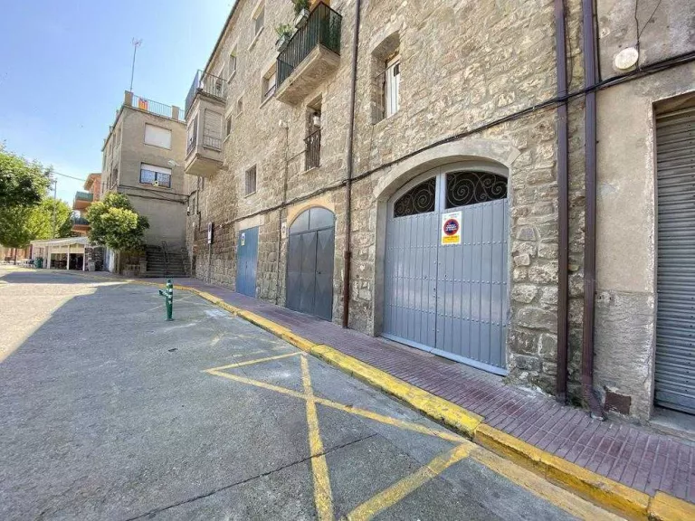 Nova millora a la cèntrica plaça del Vell Pla de Guissona