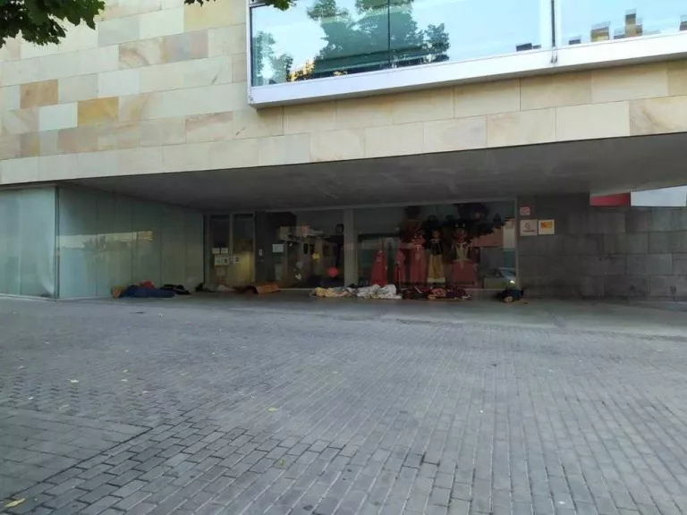La Paeria pagarà uns dies més els hotels als 80 sensesostre al no cabre als pavellons