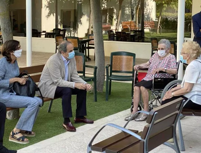 Més autonomia perquè usuaris de residències visitin les seues famílies