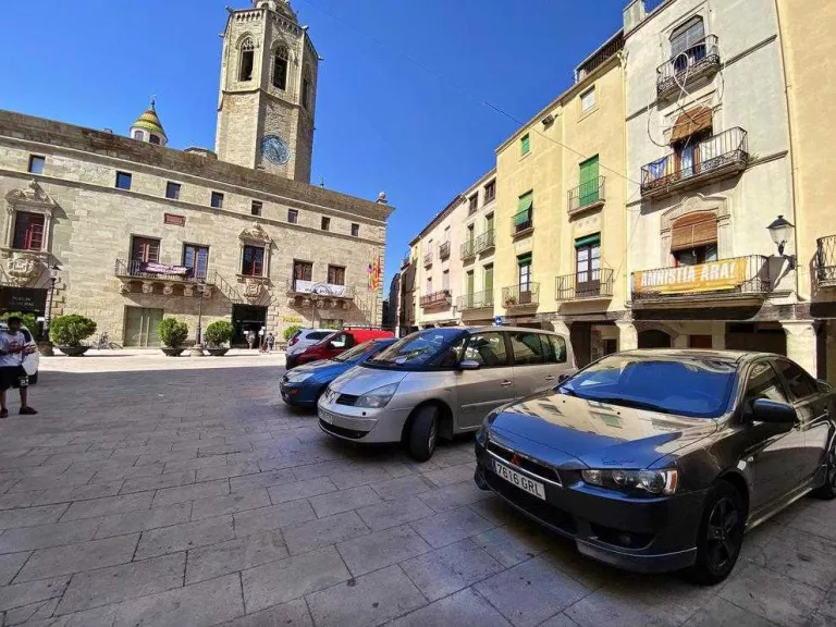 La plaça Major de Cervera es queda sense aparcaments