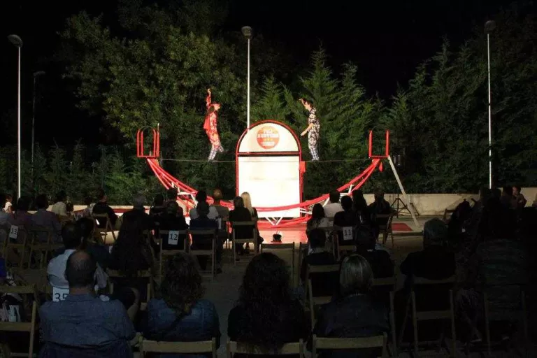 Circ i acrobàcies obren el 'Públic!' a Altet