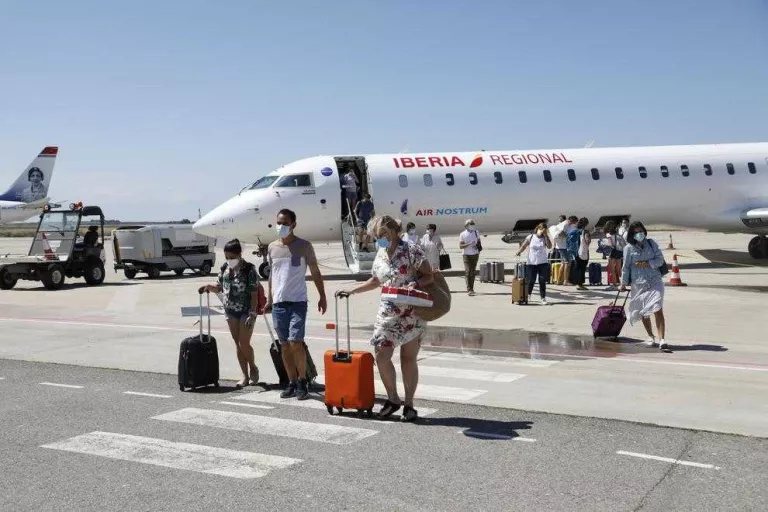 El transport públic es manté i Alguaire cancel·la el vol a Palma