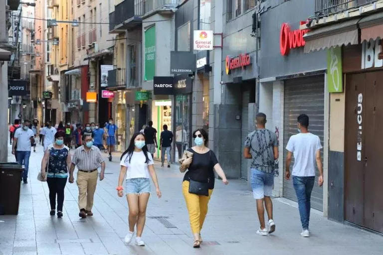 El comerç de l'Eix, a Salut: “Aïllin els malalts i deixin treballar els altres”